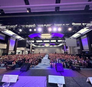 Sara Tomko Instagram - It was a GREAT first day at @dragoncon #dragoncon #dragoncon2024 I was floored by everyone I got to meet, shake hands & take pictures with.  Hearing your stories, your favorite moments, your kind words about our tv show and my character filled up my soul cup with so much joy.  Cannot wait to continue the adventures Saturday and Sunday.  Come say hi!
•••
Pic #1 Group photo with my first ever Asta cosplay friend @lauramariefu / @jamiejanek agh! it happened!
Pic #2 Backstage with @meredithgarretson @alantudyk and @alicewetterlund before kicking off the first morning panel of Dragoncon 2024
Pic #3 My beauties in the car on the way to said panel
Pic #4 OUR HUGE AUDIENCE WHO CAME OUT FIRST THING IN THE MORNING 😭
Pic #5 Just testing the shot, making sure we are ready for our fans in the photo tent😂
•••
🎩🎩🎩