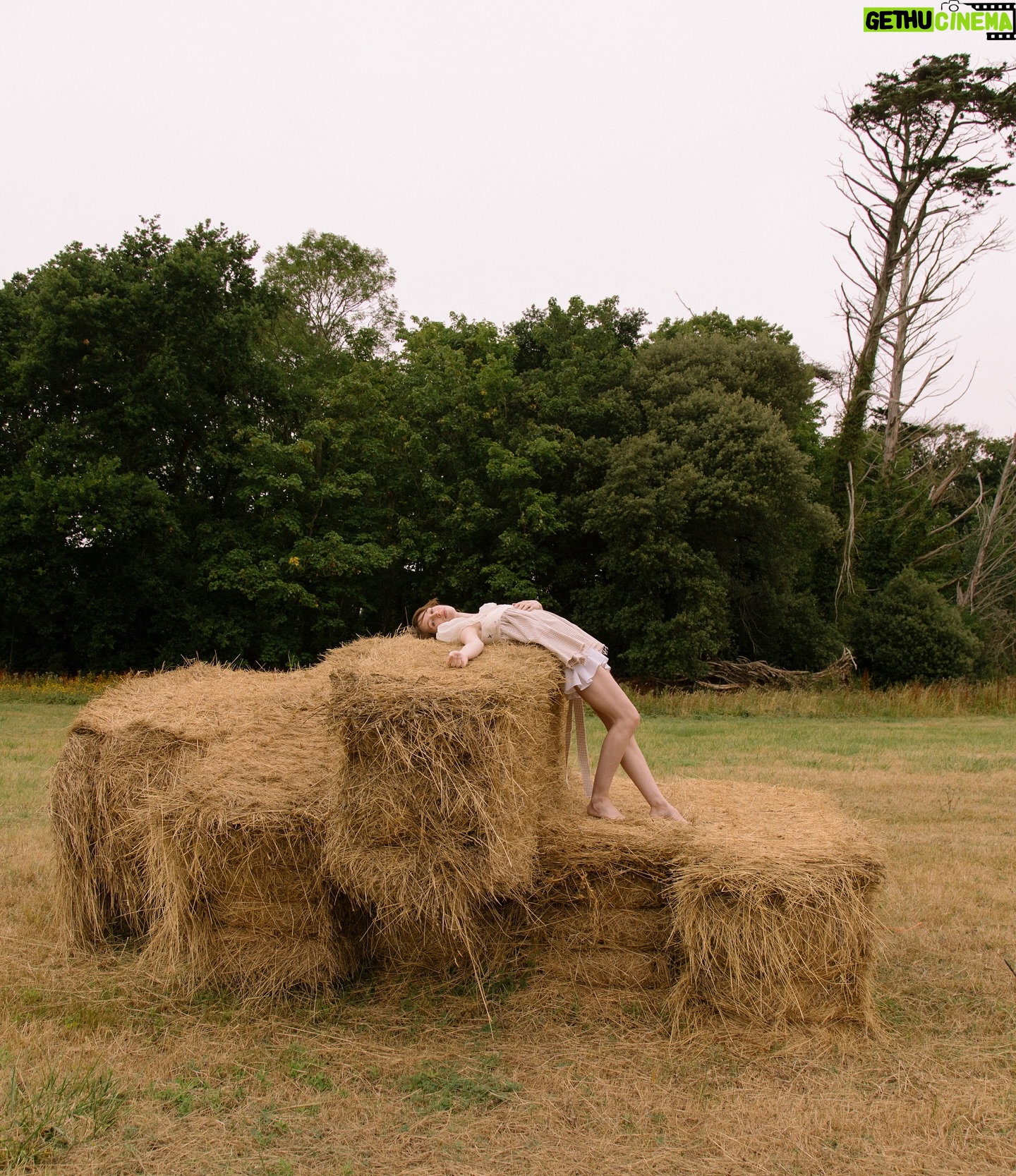 Sarah Close - 1K Likes - NEW SONG OUT ON FRIDAY
READY
I LOVE THIS ONE
PRODUCED BY ME