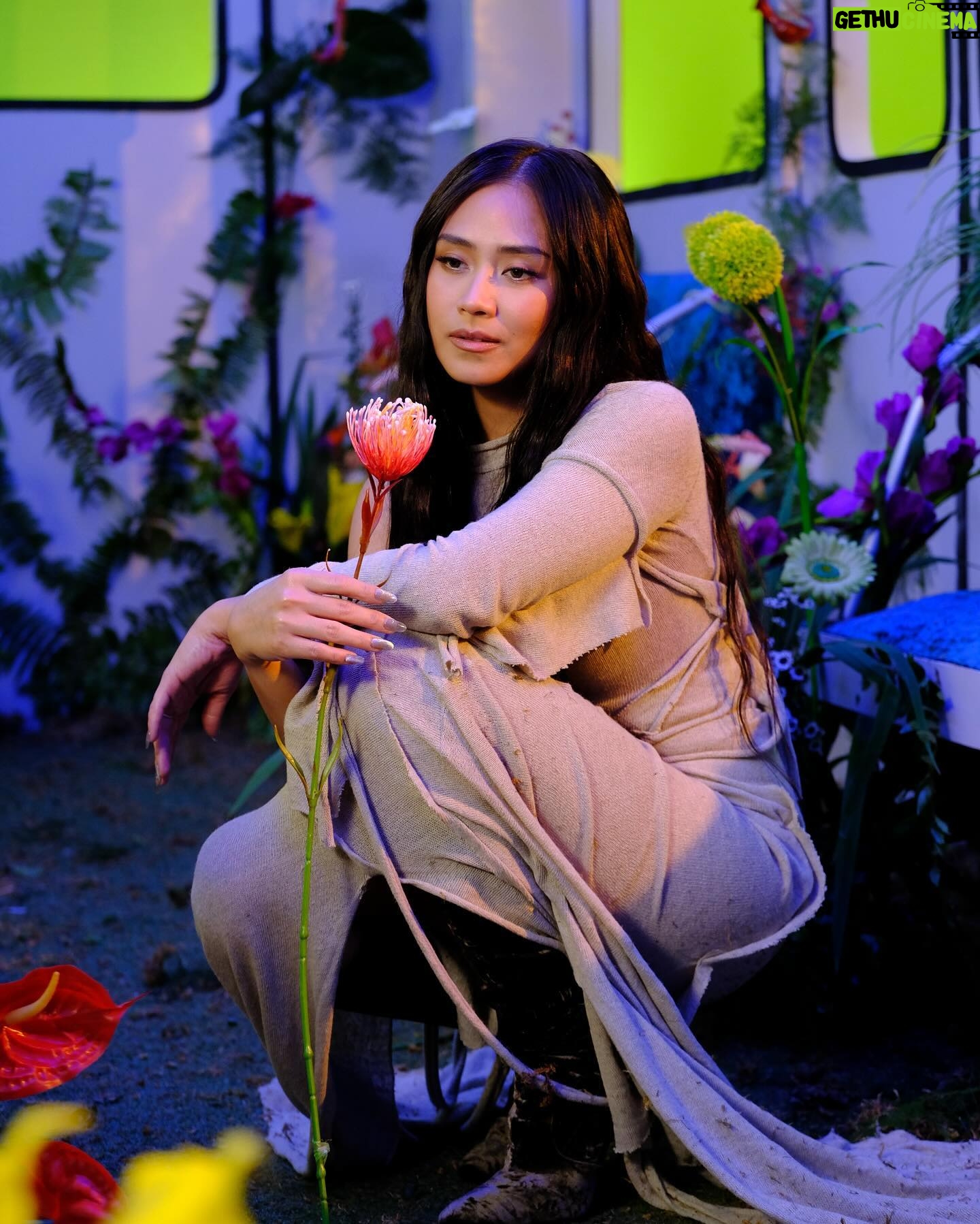 Sarah Geronimo - 53.4K Likes - Everything is gonna be alright 🌼 #TreadingWaterMV