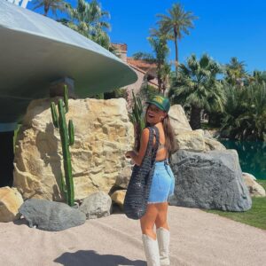 Sarah Jeffery Instagram - shawty got low 😮‍💨🌵