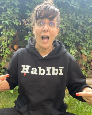 Sarah Kuttner Instagram - 5 Faces of Habibi. ❤️❤️❤️❤️❤️ Wer ist euer Habibi und warum? Shoot!
-
(Pulli by @oakling_softwear)