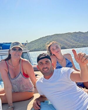 Sarah Parish Instagram - We weren’t going away this holiday but the great British summer has beaten me!
#Turkey @moonlight.4848 @thejimmurray @nelly_murray2109 #escapetheuk #escapetheukweather