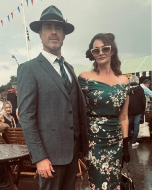 Sarah Parish Instagram - Goodwood Revival with @thejimmurray @nelly_murray2109 @regentcruises ❤️❤️