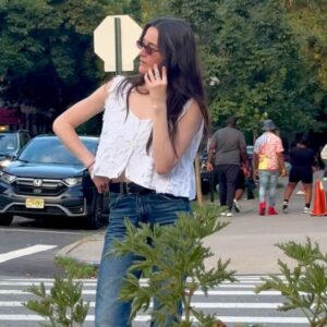 Sarah Pidgeon Instagram - Me talking to my mom
