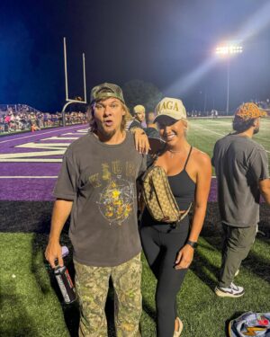 Savannah Chrisley Instagram - The DUO I never knew I needed…😂🤣 @theovon is probably the only human on earth that would ask: “SO… like…. Do you like your parents being in prison? Could be a good break… ya know?” #darkhumor #maga