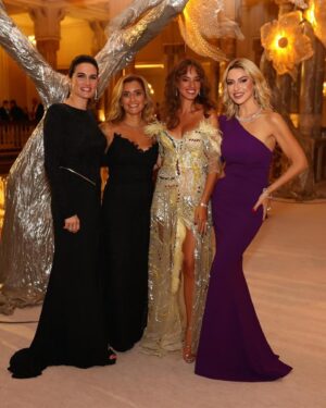 Seda Bakan Instagram - Wedding night ✨ 
Bir gece ve 2 düğün ziyareti… 🪩
