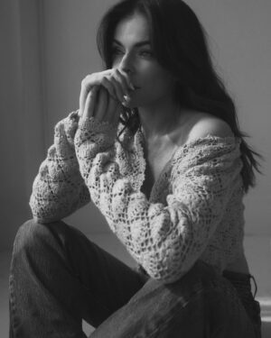 Serinda Swan Instagram - Maybe in another lifetime… 

Words by @rainbowsalt 
Photography by @lizrosa 
Mua and hair by @missdinh 
Love all three.