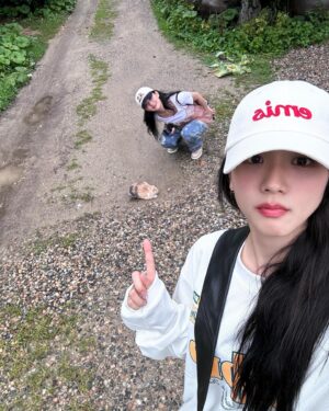 Seulgi Instagram - 지슈랑 야무지게 놀았다😆😆😆 
또 놀러가자!!!! 😌  @sooyaaa__