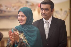 Shabnam Ghorbani Instagram - قسمت ۳۱ مجموعه متاسفانه به دلیل حجم زیاد کار و فشردگی مراحل تولید و فیلمبرداری که به صورت همزمان در جریان است آماده پخش نشد. از این بابت از طرف گروه سازنده از شما عزیزان پوزش می خواهیم. در تمام مدت کار از روزهای ابتدایی تا همین زمان که در حال فیلمبرداری سکانس های باقیمانده هستیم به عشق نگاه پر مهر و دقیق شما شبانه روز مشغول کار بوده ایم. امیدواریم همه شما عزیزان شاد و تندرست باشید.
🙏🏼🌹
عکس ها از کوروش پیرو عزیز