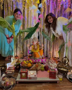 Shalini Kapoor Instagram - 🙏 Ganpati Bappa Morya 
Mangal murti moryaaaa 
.
.
.
#familytime #ganeshchaturthi #puja #celebration