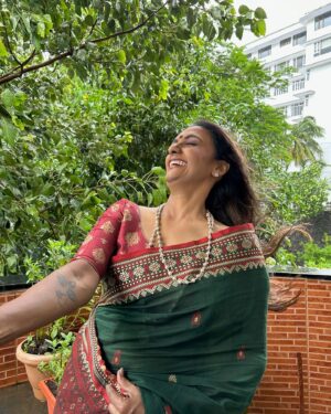 Shanti Priya Instagram - **”When a person is devoted to something, they find joy in it.” – Bhagavad Gita**

Happy Janmashtami 🪈

📸:- @khushithapa.20 

{shanthipriya,shanthi Priya dancer,actor,Janmashtami,Krishna,Radha,universal}