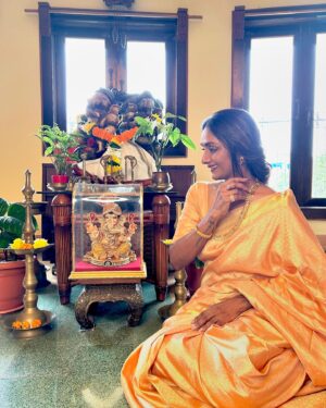Shanti Priya Instagram - “Celebrating the joy and blessings of Ganpati Bappa, bringing peace and prosperity into our homes. May his divine presence remove all obstacles and fill our lives with endless joy. गणपति बाप्पा मोरया! 🌸✨”
