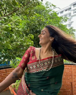 Shanti Priya Instagram - **”When a person is devoted to something, they find joy in it.” – Bhagavad Gita**

Happy Janmashtami 🪈

📸:- @khushithapa.20 

{shanthipriya,shanthi Priya dancer,actor,Janmashtami,Krishna,Radha,universal}