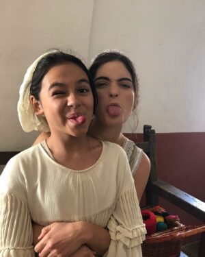 Shany Nadan Instagram - Mientras limpiaba mi celular, estas imágenes encontraron su camino de vuelta a mí, recordándome uno de los capítulos más transformadores de mi vida 🫶

Crear a Manuelita Sáenz fue un regalo del universo que atesoraré para siempre. ✨ Gracias infinitas por acompañarme en esta travesía y por sostenerme con su cariño a lo largo del tiempo ♥️

Estas memorias no solo son mías, sino de todos ustedes. En honor a este #ThrowbackThursday, les comparto un pedazo del alma de este proyecto, que también es suyo. 🥰🇪🇨 #lalibertadoradellibertador #manuelitasaenz #bolivar