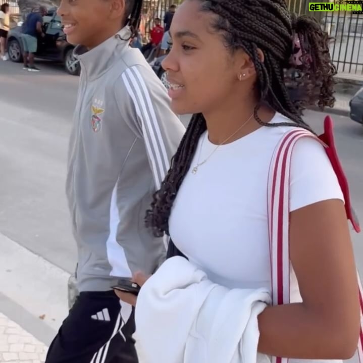 Sharam Diniz - 14.3K Likes - Sunday fun day,
With my team 🦅🏀
Proud auntie 🥰
#SLB #Glorioso