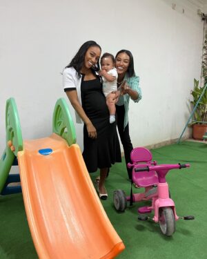 Sharam Diniz Instagram - De volta a casa e o coração tá como? 
Igual à reação do Gael 😂❤️
A dar pulos de alegria 🥳

#Luanda 🇦🇴
