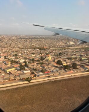 Sharam Diniz Instagram - De volta a casa e o coração tá como? 
Igual à reação do Gael 😂❤️
A dar pulos de alegria 🥳

#Luanda 🇦🇴