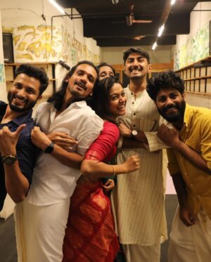 Sharanya Ramachandran Instagram - ഒരു കൊച്ചു ഭൂമിയിലെ രസകരമായ ഓണം @_onelittleearth 🌸
Hat tip to @r.aa.h.u.l_r.a.j  for the clicks 🤗