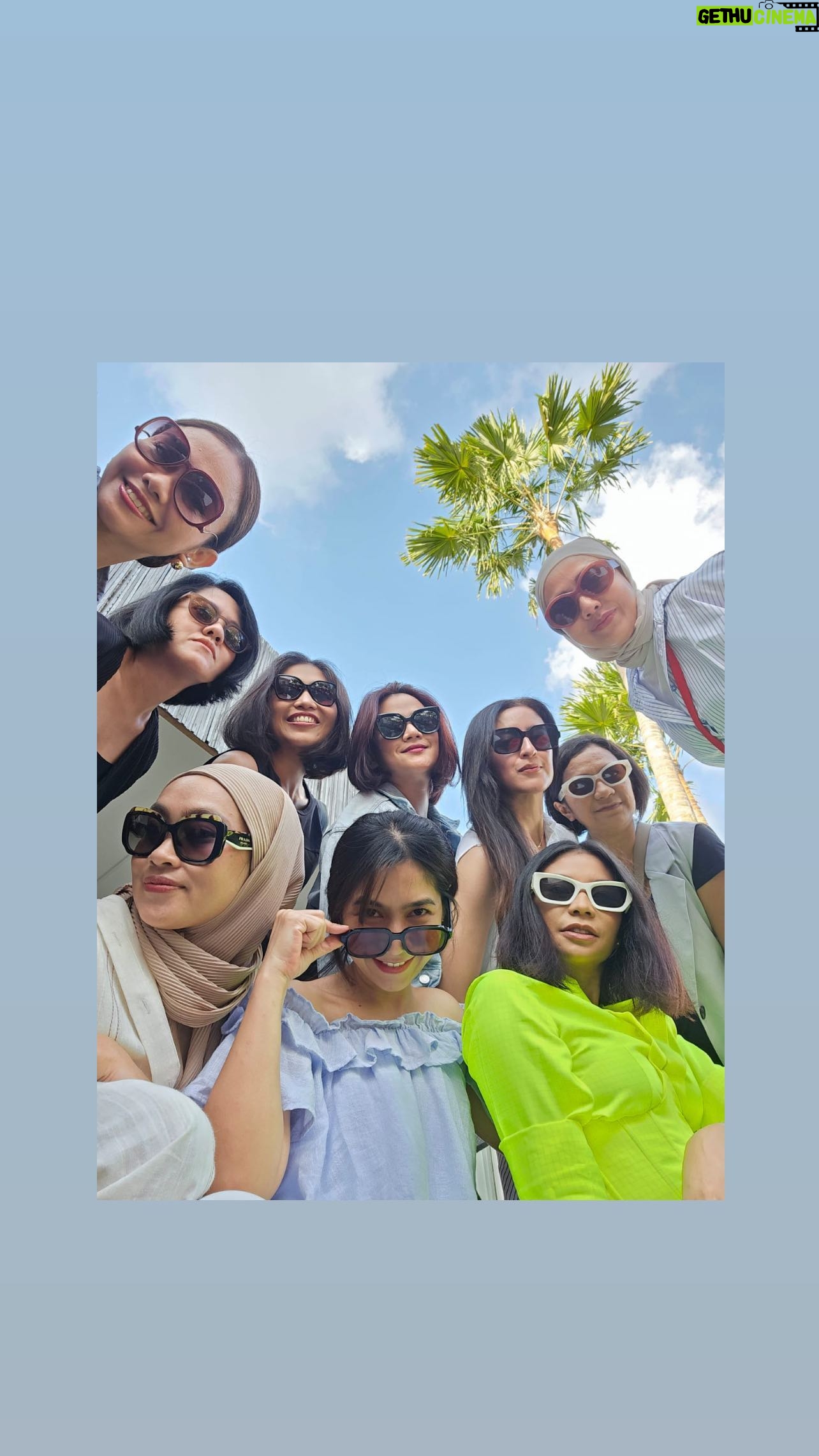 Shareefa Daanish - 310 Likes - 3 hari berasa jadi anak kuliah lagi.. !!! Kenal dari umur belasan sampe skrg punya anak umur belasan taon, ga ada yang rubah , bahkan energinya pun kaya energi umur 20 taunan (baru kerasa skrg kaan encok pegel linunyaš) , si E&q2 tsll saling support tanpa diminta , slalu apa adanya , sll ga keabisan topik sampe ga ada waktu julidin orang , kesayangan yang udh separuh aku banget deh .. cinta sama semua ā¤ļøā¤ļøā¤ļø smg liburan rasa boothcamp ini bisa rutin staon sekali lah yaaa ⦠weāll be on each otherās side forever more and always š„°