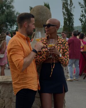 Sharon Battiste Instagram - #lastnightparty 🪩

1. @janhoffmann__ zu Besuch bei @kaptenandson.de 🧡🥂
2 Ankunft in einer wunderschönen Finca 🌞
3. What a warm welcome 🥂
4. Girlstime with @joi_bella & @laura.frida 🩷
5. The Story of Kapten and Son ⚓️
6. Livemusic and chill 🎸
7. Dinnerspot for the night🍴✨
8. Cozy Dinner 🌙
9. Yummy yummy fruit ice 🍊
10. @kaptenandson.de dessert 🎂🍰
11. Live act and music 🪩 Party with the band @giantrooksmusic 🎸🎙️
12. 🎙️🎸✨

#kaptenandson #mallorcaevents #goodtimes 
Anzeige da Nennung