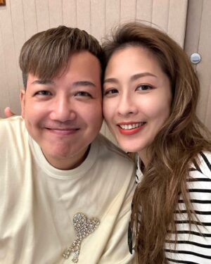 Sharon Chan Man-Chi Instagram - 十幾二十年的友誼
昨晚因為彩雲回來
大家可以一齊重聚
仲好難得有下場
一起夜蒲🥂
大家都好開心！
希望大家保持年青
多啲再聚👏❤️

#老朋友 
#識於微時
#無所不談
#笑到肚痛
#寶刀未老