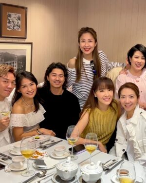 Sharon Chan Man-Chi Instagram - 十幾二十年的友誼
昨晚因為彩雲回來
大家可以一齊重聚
仲好難得有下場
一起夜蒲🥂
大家都好開心！
希望大家保持年青
多啲再聚👏❤️

#老朋友 
#識於微時
#無所不談
#笑到肚痛
#寶刀未老