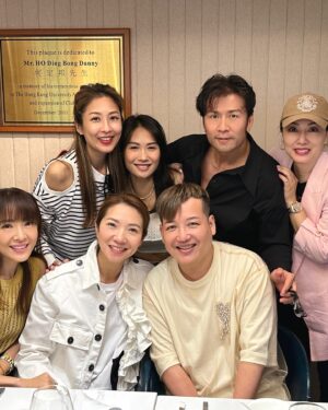 Sharon Chan Man-Chi Instagram - 十幾二十年的友誼
昨晚因為彩雲回來
大家可以一齊重聚
仲好難得有下場
一起夜蒲🥂
大家都好開心！
希望大家保持年青
多啲再聚👏❤️

#老朋友 
#識於微時
#無所不談
#笑到肚痛
#寶刀未老