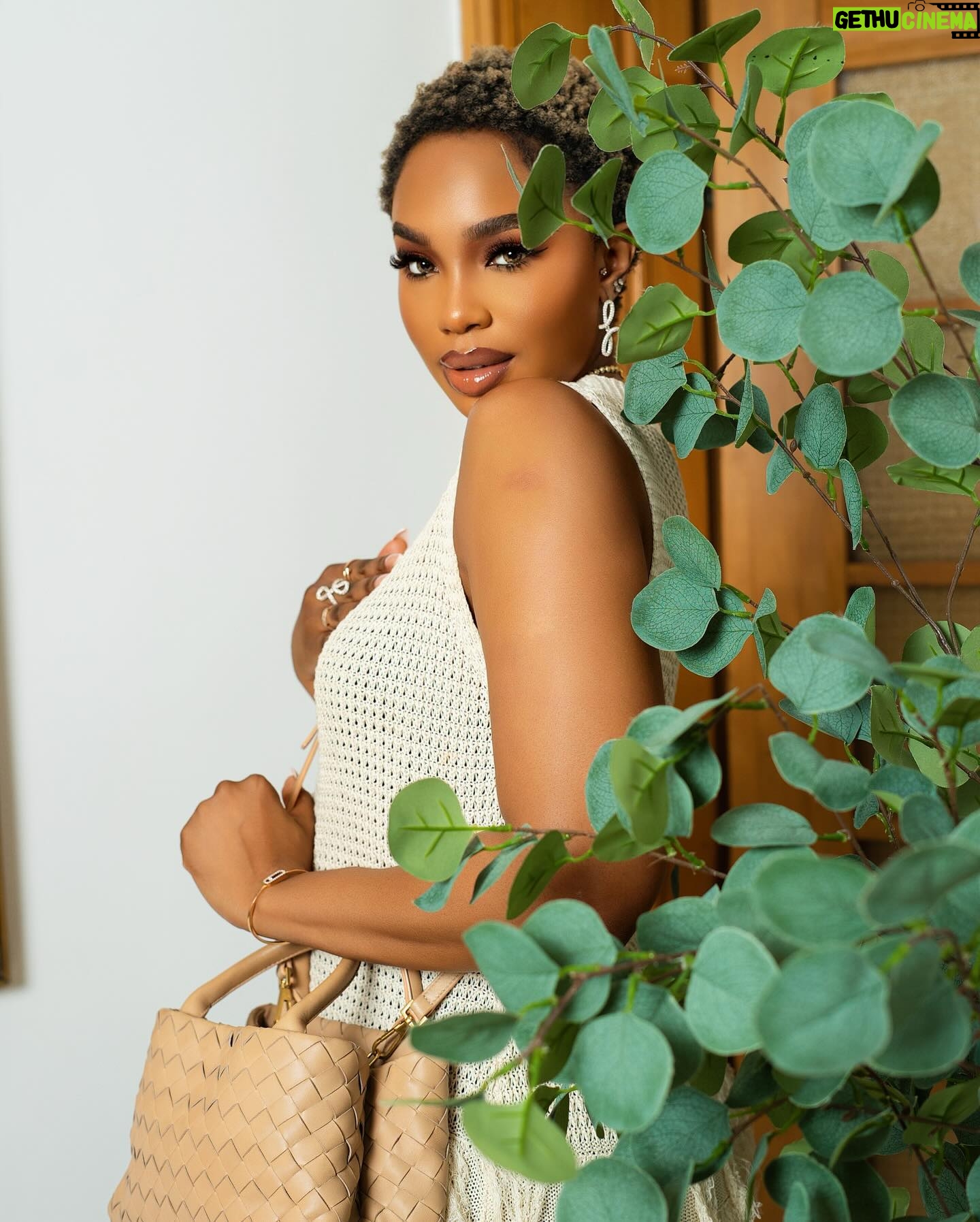 Sharon Ooja - 267.6K Likes - Sooooo much to be thankful for !!! I woke up so grateful and joyful!!!! I just signed with a new brand !!! So yummy so sweet soo me !!! Guess what brand it is ?…. A little clue it’s everyones guilty pleasure 😬😬😬 it’s like me we don’t like heat🤣🤣🤣
Lil fact .. do you know I wear prescription glasses and lenses ?
Photography @bangraphy