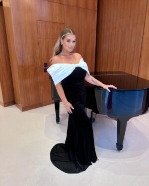 Shaughna Phillips Instagram - The best I’ve ever felt on a red carpet 🥹

Thank you so much @shein_gb for making me feel like a princess! The dress, the shoes, everything. A special night ❤️

@sheinofficial @shein_gb #SHEINNTA #LoveSHEIN #ad
