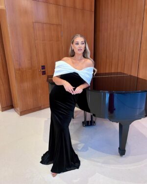 Shaughna Phillips Instagram - The best I’ve ever felt on a red carpet 🥹

Thank you so much @shein_gb for making me feel like a princess! The dress, the shoes, everything. A special night ❤️

@sheinofficial @shein_gb #SHEINNTA #LoveSHEIN #ad