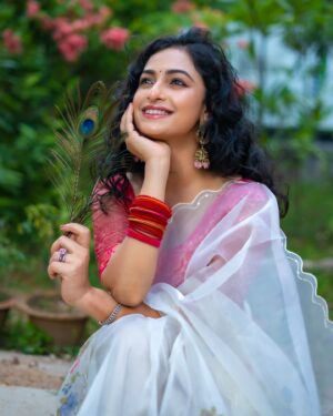 Sheetal Patra Instagram - मेरे मन मंदिर मैं बसता, 
बस कान्हा तेरा नाम!♥️🦚