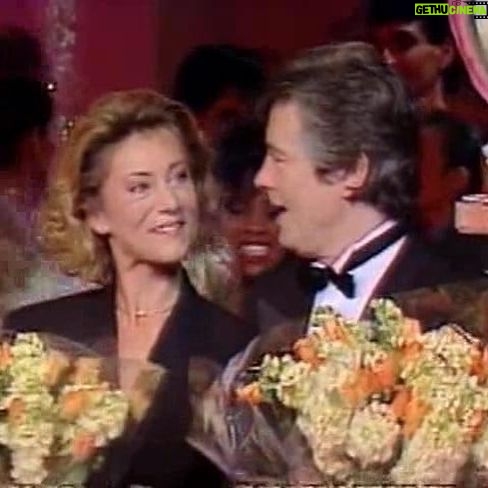 Sheila - 9K Likes - Un monstre sacré vient de nous quitter !
Il faisait partie de la race des seigneurs..! Et en a toujours été un ! Homme de parole et d’engagement j’ai eu la chance de le côtoyer, de partager des dîners et des télévisions avec lui, cet amateur de cigares restera dans mon cœur ❤️
Retrouve tes amis et à bientôt.
#alaindelon #sheila #rip