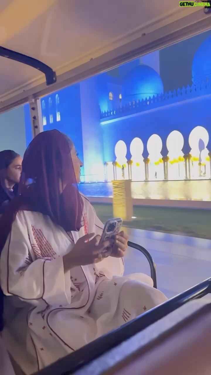 Shejoun - 23K Likes - - كل الامارات حلوة .. والعاصمة أبوظبي بحد ذاتها معلم بين عواصم العالم .. وأجمل معالمها #جامع_الشيخ_زايد رحمة الله عليه .. حرصت في زيارتي الاخيرة للعاصمة #أبو_ظبي إني أزوره وأشوف الابداع في التصميم والتنفيذ والادارة .. تحفة معمارية اسلامية اماراتية .. مبهر بكل تفاصيله .. معلم يدعو للفخر .. وشي يرفع الراس .. وينرفع فيه صوت الأذان .. وكلمة #الله_أكبر .. هنيالكم يا أهل الامارات بهذا الصرح .. والله يرحم الشيخ #الشيخ_زايد_بن_سلطان_ال_نهيان ويحفظ #الامارات
@szgmc_ae
@visitabudhabi