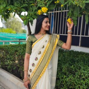 Sheriina Instagram - What should the caption be? 🤔🤔

#sherin #sheriina #sherina #traditional