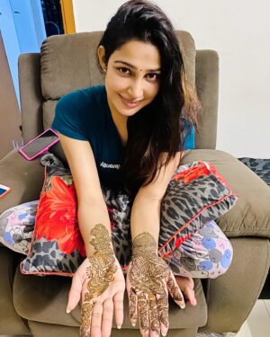 Sheriina Instagram - “ Happiness is having Mehndi in hand “

 #me  #sheriina #sherinsam #sherin #sherina #mehndi