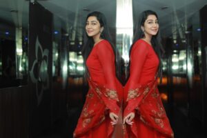 Sheriina Instagram - Smile in the mirror. Do that every day, and you’ll start to see a big difference in your life.

📸 @evidencemaker 

#sheriina #sherina #sherin #happyme #mirrorpic #keepsmiling #actress #divinelove #xoxo