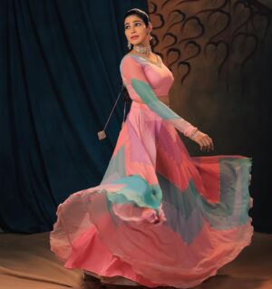 Sheriina Instagram - Everyday may not be good. But there is something good in everyday.

@mayon_by_subhathracouture 

#sheriina #sherina #vijaytelevision #biggboss #instapicture #actress