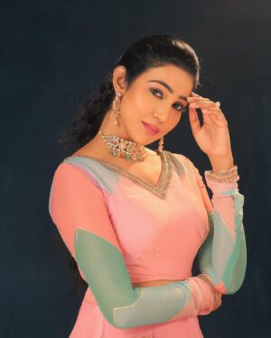 Sheriina Instagram - SEE GOOD IN ALL THINGS…🫶🫰

Designer- @mayon_by_subhathracouture 
📸- @bhoopalm_official 
Makeup- @zai.makeover.studio 
Hair- @dhees_artistry 
Jewellery- @alankritabridaljewellery 

#sherina #sheriina #biggbosstamil #actress #instapicture #xoxo