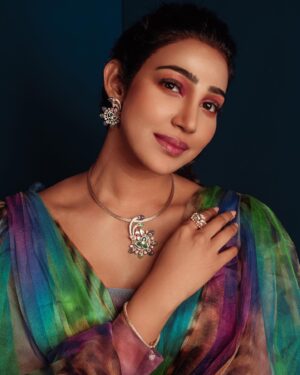 Sheriina Instagram - ✨✨🦚

Photo: @imthefashionfellow 
makeup: @essensemakeup 
hair: @luke_the_hairstylist 
styling: @sunilkarthik_sk 
Designer: @diademstore.in 
studio: @uvi_photostudio 
Jewellery: @konikajewellery 

#sherin #sheriina #sherina #xoxox