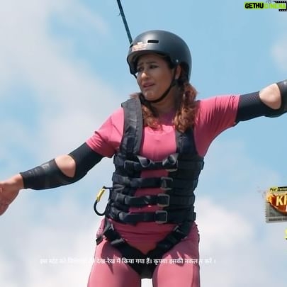 Shilpa Shinde - 46.9K Likes - Proof that Shilpa chose stand-up comedy over performing the stunt. 😅
Dekhiye #KhatronKeKhiladi14, Har Sat-Sun raat 9:30 baje sirf #Colors aur @officialjiocinema par.
@aebyborntoshine
@kishushroff
@niyatifatnani
@shilpa_shinde_official
@sumonachakravarti
@nimritahluwalia
@karanveermehra
@shalinbhanot
@mahajani.gashmeer
@itsrohitshetty
@hyundaiindia @indica.haircolor @vicks_india
#KKK14 #HyundaiKKK