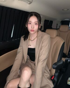 Shim So-young Instagram - Before @cahiers_official 쇼🪽
새로운 메이크업 도전해봤는데 어때여…………?