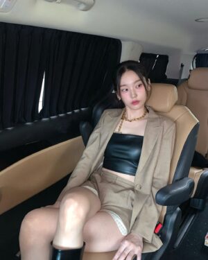 Shim So-young Instagram - Before @cahiers_official 쇼🪽
새로운 메이크업 도전해봤는데 어때여…………?