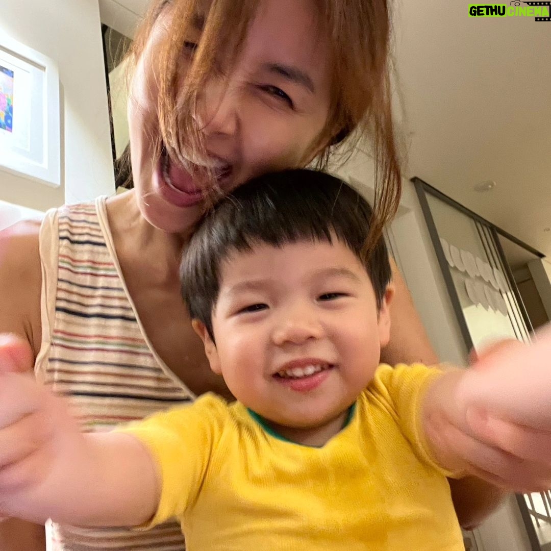 Shin Ae-ra - 31.1K Likes - 어머님께가는길~
3년째 같은 포즈로 추석인사드려요^^
유학간 큰딸이 빠져 가족이 줄었네요
내년엔 또 어떤부분이 달라질까요?
다시오지않을 지금 이순간순간을
귀하게여기고 감사하며 살아야겠어요
어제오후는 준범이의 행복한 웃음을 보며 힐링했고,
오늘오후는 연애예능 몰아보며 푹쉬려구요
드라마보다 더 드라마같은
다양한 희노애락 감정과
흥미있는 심리들 넘 재밌어요^^
이번엔 #끝사랑
오늘만큼은 한가지씩 좋아하는 일들 하실수있는 하루되시길요♡