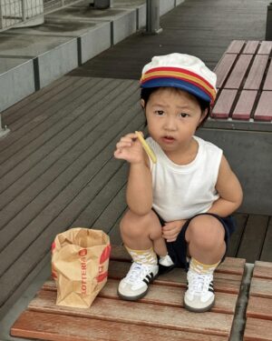 Shin Da-eun Instagram - 홀리👶🏻의 28개월 ✍️

본인 피셜 
“난 이제 옹아(형아) ” 란다.. 🙂‍↕️ 

다 모르겠고 -
디지게 말 안듣고 디지게 귀엽다….🦧

#신난다은육아👩🏻