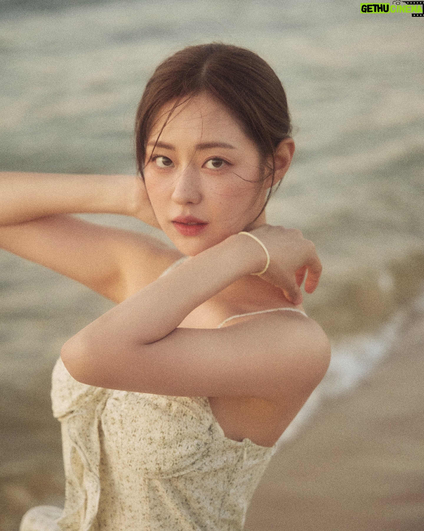Shin Seul-ki - 245.6K Likes - 𝒮𝓊𝓂𝓂𝑒𝓇 𝓋𝒾𝒷𝑒𝓈🌊🌅🦀