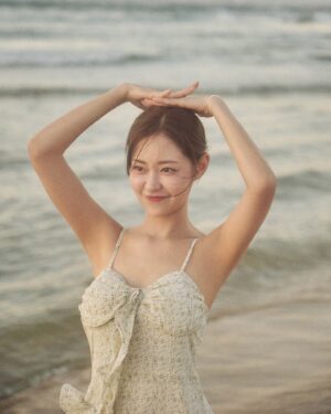 Shin Seul-ki Instagram - 𝒮𝓊𝓂𝓂𝑒𝓇 𝓋𝒾𝒷𝑒𝓈🌊🌅🦀