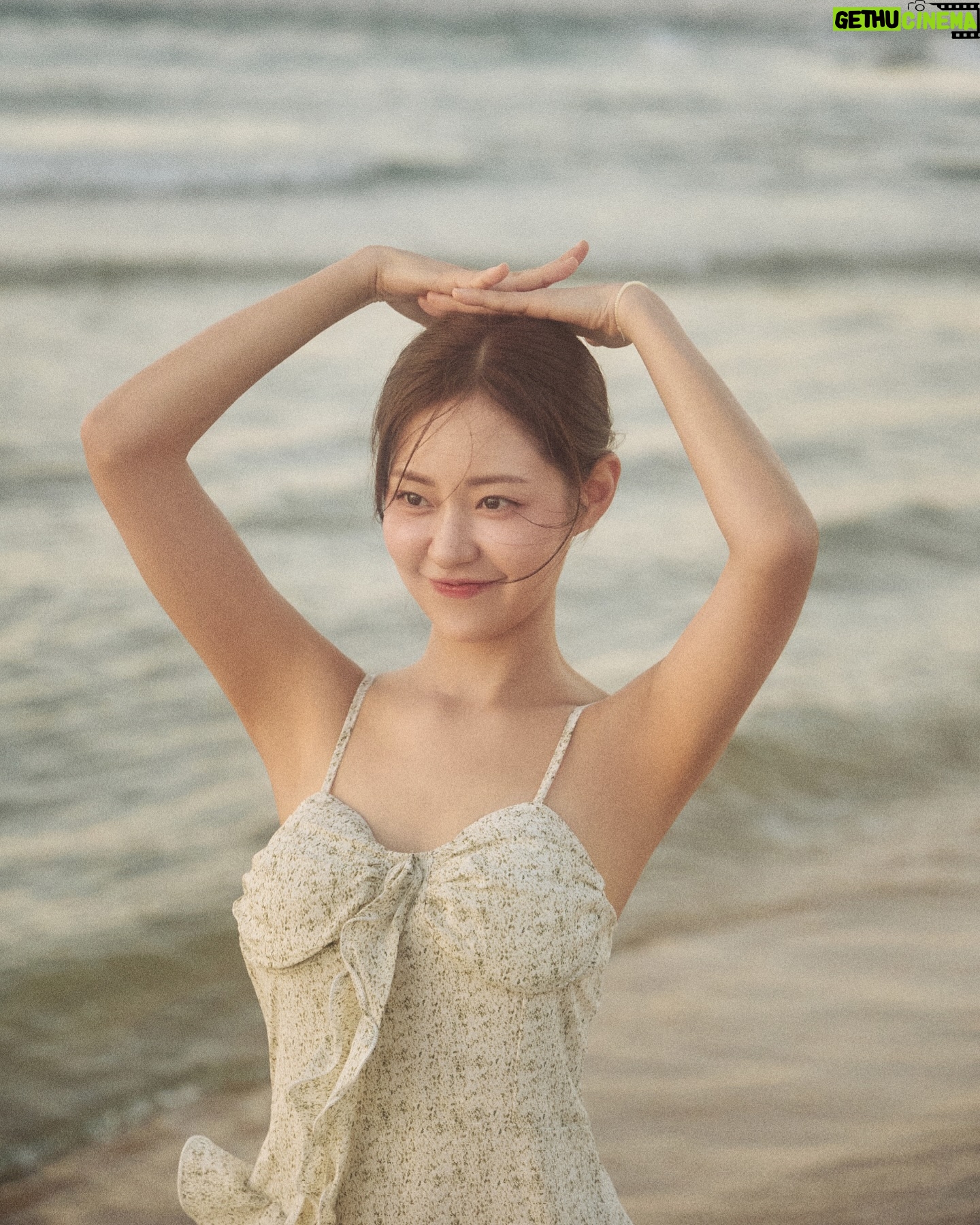 Shin Seul-ki - 245.6K Likes - 𝒮𝓊𝓂𝓂𝑒𝓇 𝓋𝒾𝒷𝑒𝓈🌊🌅🦀