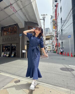 Shinzawa Nao Instagram - 浮気してない？ᐡo̴̶̷᷄ ·̫ o̴̶̷̥᷅ᐡ💙

#彼女の私服がかわいい #evelyn #フレンチガーリー #ガーリーコーデ #merryjenny