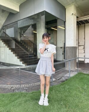 Shinzawa Nao Instagram - しんしんのこと捕まえててね♡

#彼女の私服がかわいい
