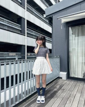Shinzawa Nao Instagram - 寝起きフェイスでも可愛い？💖

めっちゃ顔に出るタイプだよ。カジュアルとガーリー合わせるの好きです。

#彼女の私服がかわいい #rinnu #カジュアルガーリー #ガーリーコーデ #ハーフツイン #ボーダー #⚓️